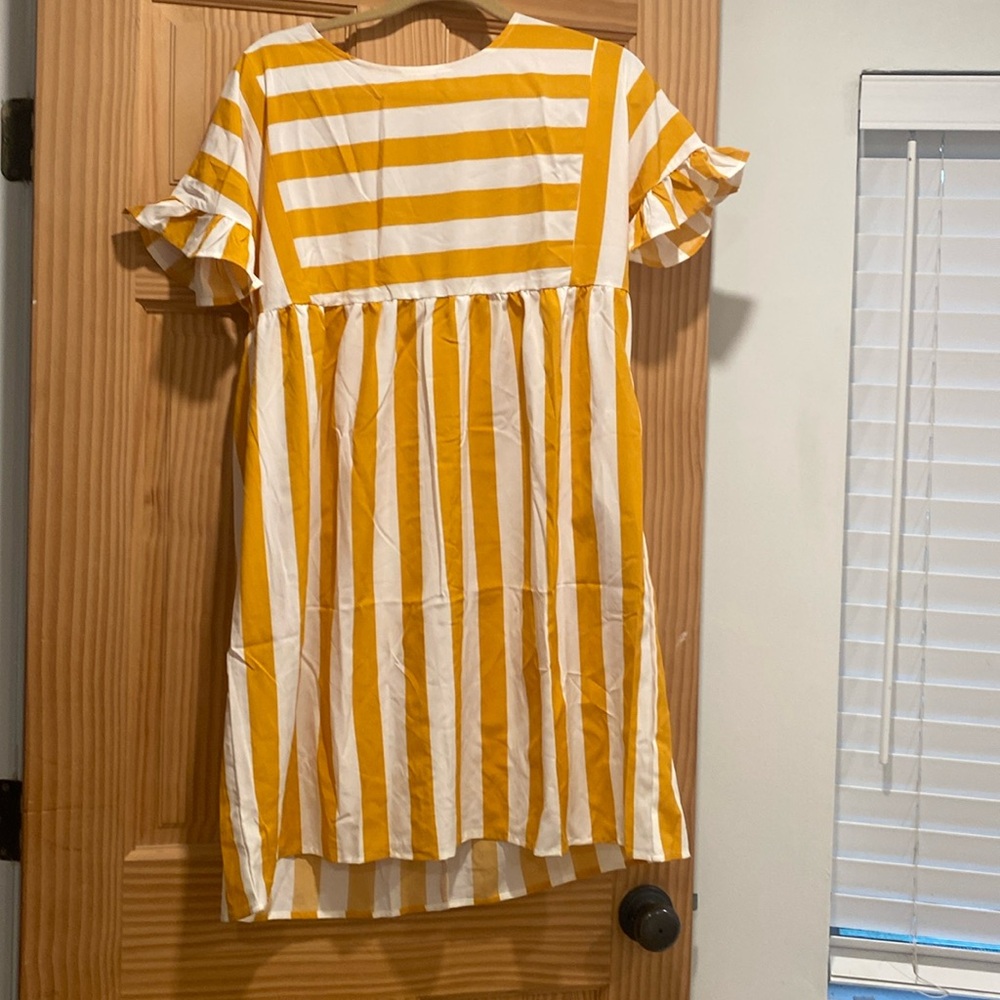Adorable ruffle sleeve striped dress poly/spandex in medium